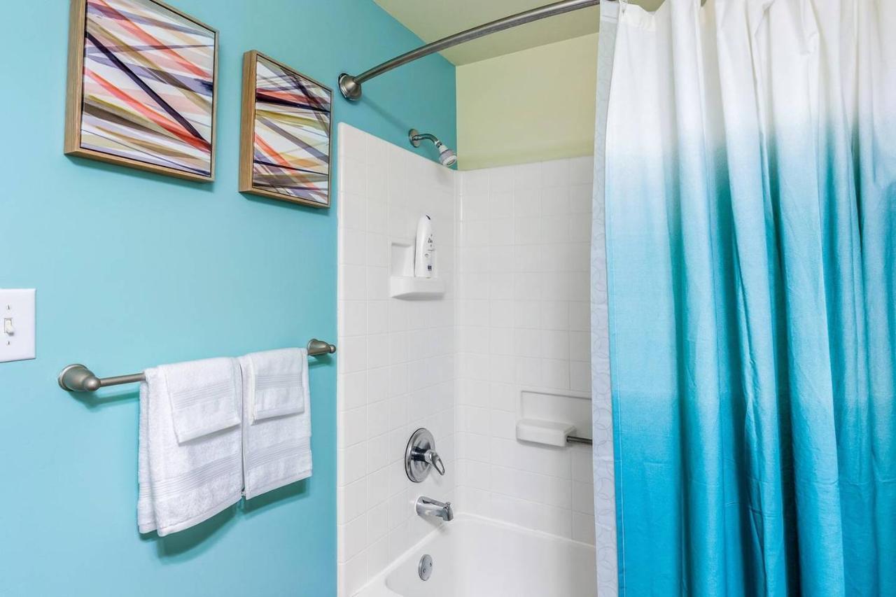 Apartment Trifecta 2br Free Parking Modern Superhost