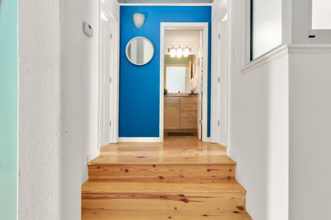 Trifecta 2br Free Parking Modern Superhost Apartment