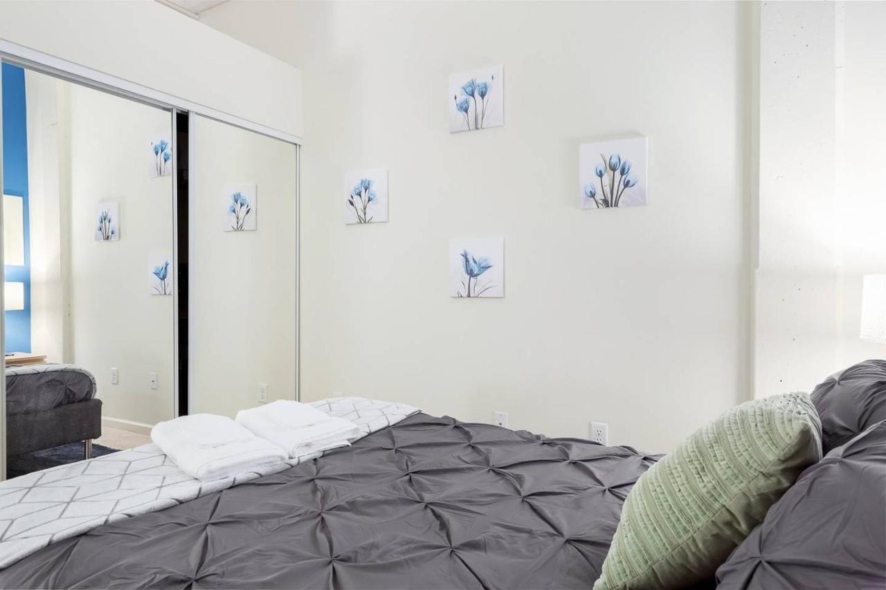 Trifecta 2br Free Parking Modern Superhost Apartment